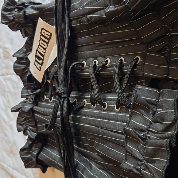 Black pinstripe underbust corset with ruffles BNWT - Picture 3 of 11